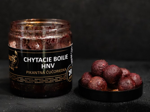 RiverBaits Chytacie boilie v dipe - Pikantná Čučoriedka 20mm